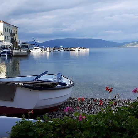 Apartment Marina Valun Bagian luar foto