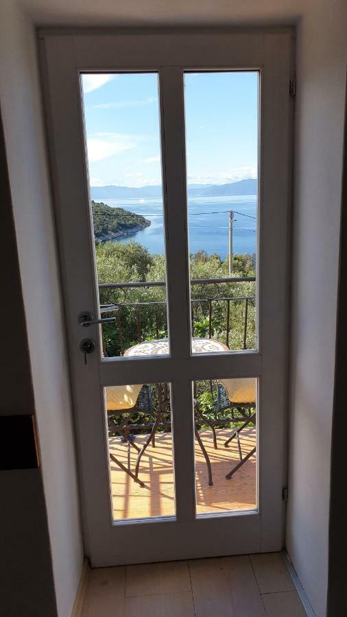 Apartment Marina Valun Bagian luar foto