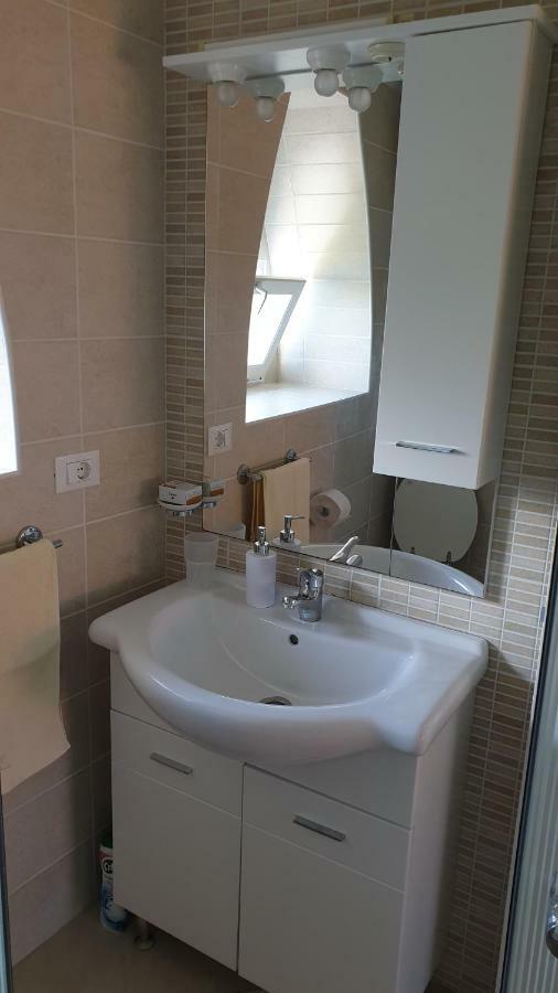 Apartment Marina Valun Bagian luar foto