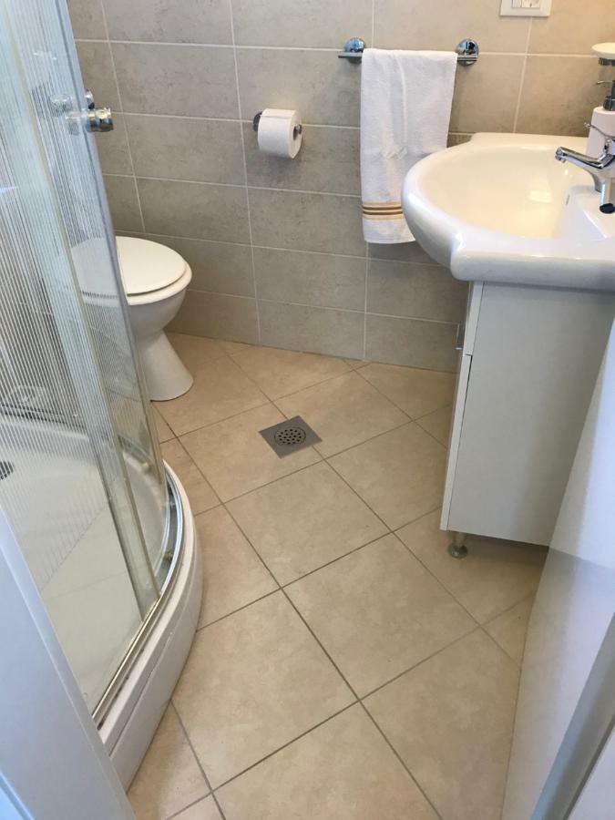 Apartment Marina Valun Bagian luar foto