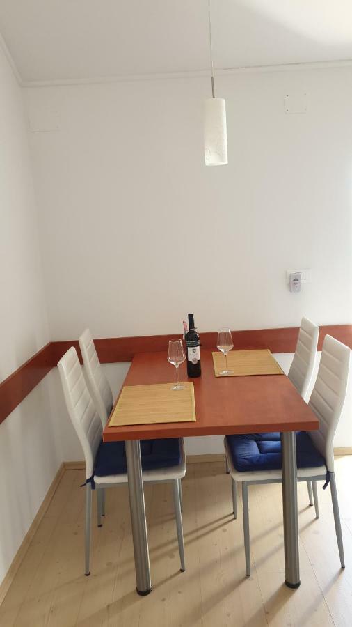 Apartment Marina Valun Bagian luar foto