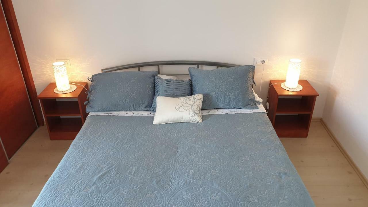 Apartment Marina Valun Bagian luar foto